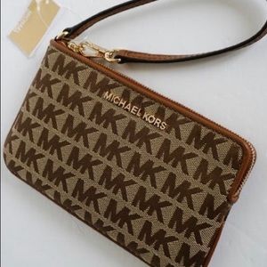 Michael Kors NEW Jet Set wristlet.